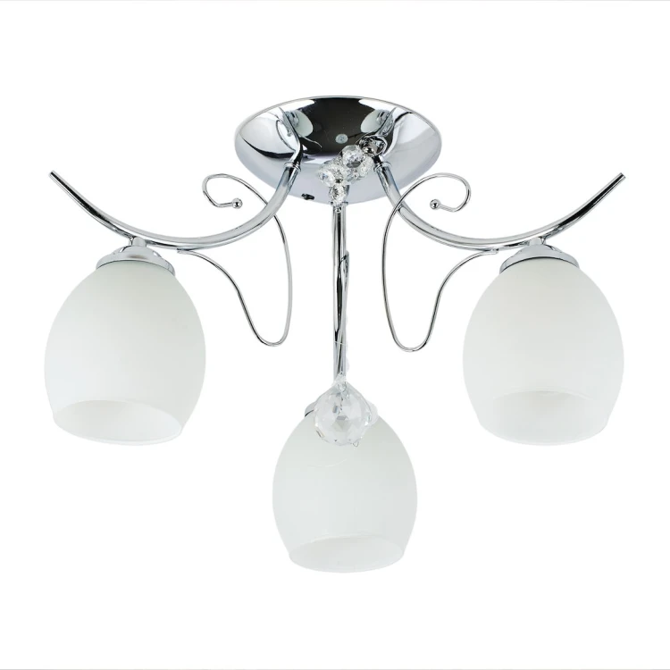 Lampa sufitowa ELLA chrom 3xE27 to eleganckie oświetlenie do salonu, sypialni i przedpokoju. Szklane mleczne klosze równomiernie rozpraszają światło, a dekoracyjny kryształ dodaje wnętrzu subtelnego blasku i stylu glamour.