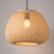 Lampa sufitowa bambusowa E27 to stylowe oświetlenie do salonu i sypialni. Ażurowa konstrukcja z naturalnego bambusa wprowadza ciepły klimat i podkreśla aranżację wnętrza.