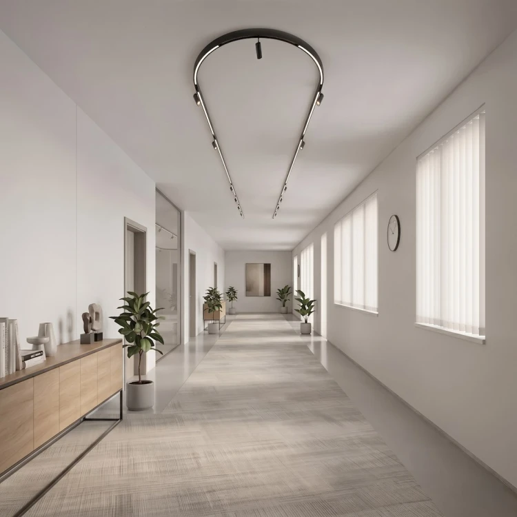 Szyna magnetyczna 48V czarna 600 mm umożliwia tworzenie spójnych instalacji oświetleniowych. Kompatybilna z modułami LED i reflektorami, idealna do salonu, kuchni i biura.