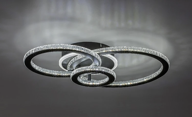 Nowoczesna lampa LED Maziar Rábalux zachwyca kryształowym efektem ringów i elegancką czarną konstrukcją. Funkcja CCT, ściemnianie oraz pilot gwarantują wygodne sterowanie światłem.