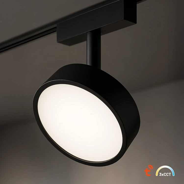 Czarna oprawa LED do systemów Magnetic 48V to funkcjonalne i designerskie rozwiązanie do nowoczesnych wnętrz. Szeroki kąt świecenia 150°, możliwość ściemniania oraz energooszczędny LED 9W gwarantują komfort codziennego użytkowania.