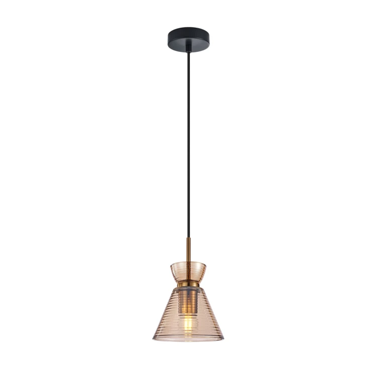 Lampa wisząca BALME Italux PND-3621-1-BRO-AMB zachwyca nowoczesnym designem i bursztynowym szklanym kloszem. Model 1xE27 idealnie sprawdzi się w salonie, kuchni lub jadalni, tworząc eleganckie i klimatyczne oświetlenie wnętrza.