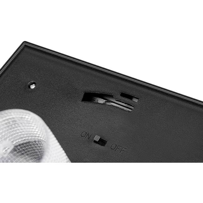 Solarna lampa LED do ogrodu z automatycznym czujnikiem zmierzchu tworzy przyjemny klimat wokół domu. Dzięki wysokości 153 cm model doskonale prezentuje się przy ścieżkach i tarasach.
