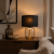 Szukasz eleganckiej lampki stołowej? MELODY 5988 TK Lighting zachwyca połączeniem szkła i czerni. Gwint E27 umożliwia dobór idealnej żarówki, a ponadczasowy wygląd pasuje do wnętrz glamour i nowoczesnych.