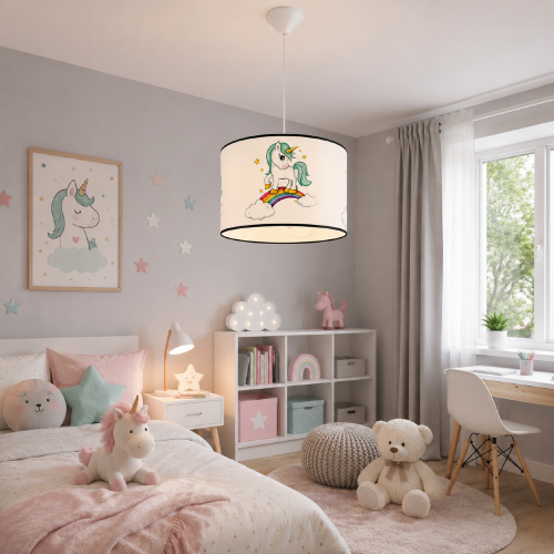 Stwórz wyjątkowy pokój pełen kolorów dzięki lampie UNICORN 40 cm. Uroczy jednorożec, trwały abażur PVC oraz oprawka E27 sprawiają, że model idealnie sprawdzi się jako oświetlenie pokoju dziewczynki lub kącika zabaw.