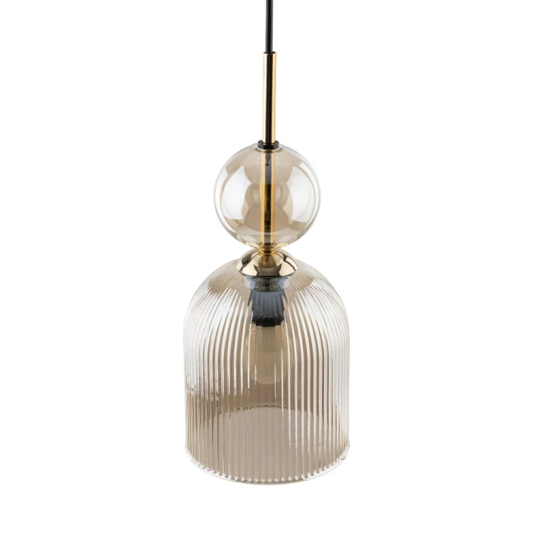 Lampa wisząca SOPHIA 11039 wyróżnia się eleganckim designem i dekoracyjnym szkłem cognac. Model świetnie sprawdzi się nad stołem, blatem kuchennym lub jako klimatyczne oświetlenie salonu.