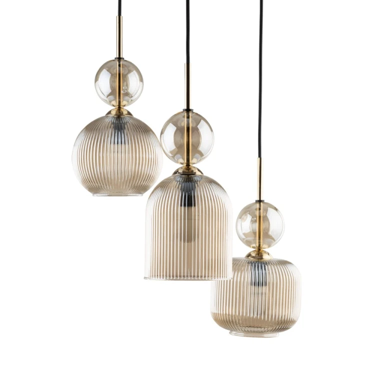 SOPHIA 3xE14 TK-Lighting to nowoczesna lampa kaskadowa z ryflowanymi kloszami koniakowymi. Designerska forma i ciepłe światło doskonale podkreślają elegancki charakter wnętrza