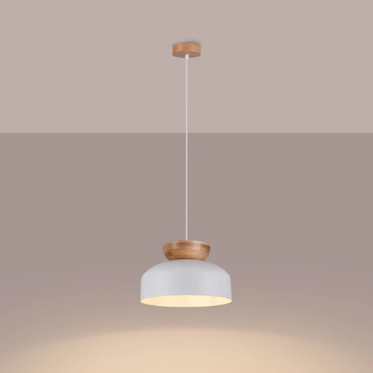 Lampa MARION Sollux SL.1350 łączy prostotę formy z funkcjonalnością. Dzięki uniwersalnemu gwintowi E27 możesz dobrać idealne źródło światła, tworząc komfortową atmosferę w każdym pomieszczeniu