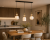 SOPHIA 3xE14 to designerska lampa wisząca na czarnej listwie, która doskonale oświetli stół lub blat kuchenny. Trzy dekoracyjne klosze oraz szklane kule w kolorze cognac tworzą efektowną ozdobę nowoczesnego wnętrza.