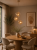 Beżowa lampa LAVA Sabia 11107 to połączenie subtelnej elegancji i funkcjonalności. Trzy źródła światła G9 zapewniają odpowiednie oświetlenie, a dekoracyjne klosze tworzą wyjątkowy efekt wizualny w każdym wnętrzu