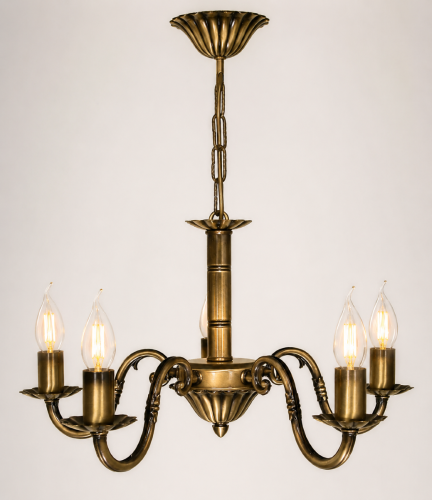 Żyrandol klasyczny PRIMA 5xE14 patyna LEMIR O1005/W5 to elegancka lampa do salonu i jadalni. Metalowa oprawa w kolorze patyny podkreśla tradycyjny charakter wnętrza. Podział świecenia 2+3 pozwala tworzyć przytulny klimat i oszczędzać energię.