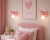 Różowy kinkiet EMMA PINK Milagro zachwyca subtelnym designem inspirowanym dziecięcą estetyką. Metalowa konstrukcja i dekoracyjna kokarda sprawiają, że lampa jest zarówno praktycznym oświetleniem, jak i efektowną ozdobą ściany.