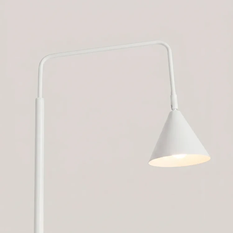 Sollux NOX SL.2581 to elegancka lampa podłogowa z wysięgnikiem o wysokości 165 cm. Białe wykończenie i minimalistyczny styl sprawiają, że idealnie pasuje do salonu, sypialni, pokoju młodzieżowego oraz biura.