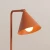 Minimalistyczna lampa biurkowa NOX SL.2571 marki Sollux zachwyca prostą formą i modnym kolorem ochry czerwonej. Doskonale sprawdzi się podczas pracy, nauki oraz wieczornego czytania książek.