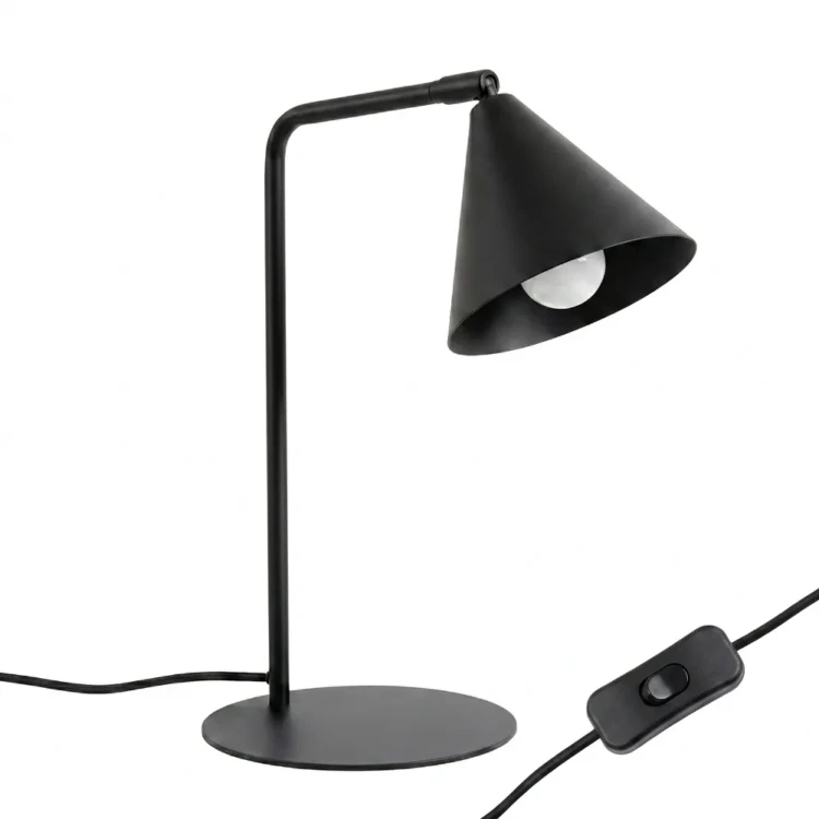 Minimalistyczna lampa biurkowa NOX SL.2567 marki Sollux zachwyca prostą formą i uniwersalnym czarnym wykończeniem. Idealnie sprawdzi się jako oświetlenie do pracy, czytania i codziennych obowiązków.
