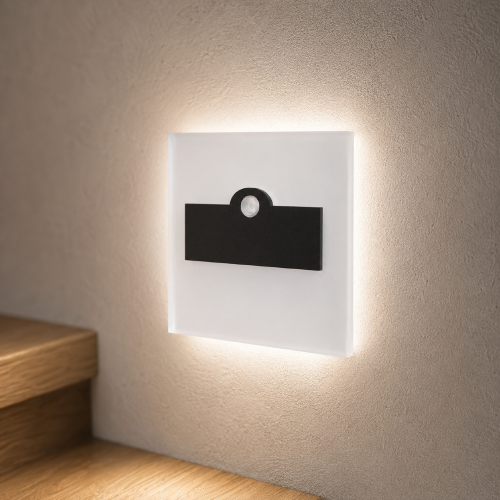 Nowoczesna oprawa schodowa LED LUMI BLACK 12V wyposażona w czujnik ruchu automatycznie uruchamia światło po wykryciu obecności. Idealna do schodów, holi i ciągów komunikacyjnych. Barwa neutralna 4000K i niski pobór energii.