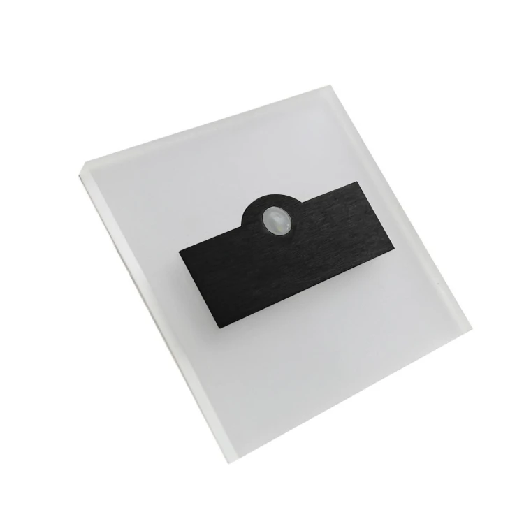 LUMI BLACK 12V to dekoracyjna oprawa schodowa LED z czujnikiem ruchu. Doskonale sprawdzi się na schodach, w korytarzach oraz przy podświetleniu mebli. Ciepłe światło 3000K zapewnia wygodę użytkowania każdego dnia