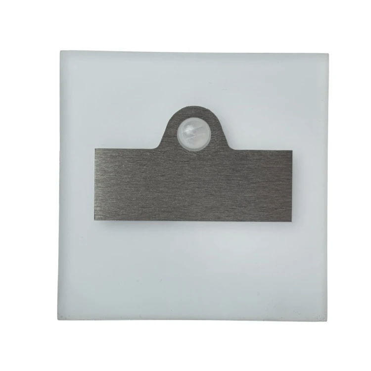 Oprawa schodowa LUMI Inox 12V z czujnikiem ruchu zapewnia komfortowe i energooszczędne oświetlenie schodów, korytarzy oraz mebli. Neutralna barwa światła 4000K zwiększa bezpieczeństwo i podkreśla nowoczesny charakter wnętrza