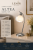 Szukasz eleganckiej lampki nocnej? Lampka ALTEA marki Lemir zachwyca chromowanym wykończeniem, szklanym kloszem i ponadczasowym designem. Doskonała do sypialni, salonu, pokoju gościnnego oraz domowego gabinetu.