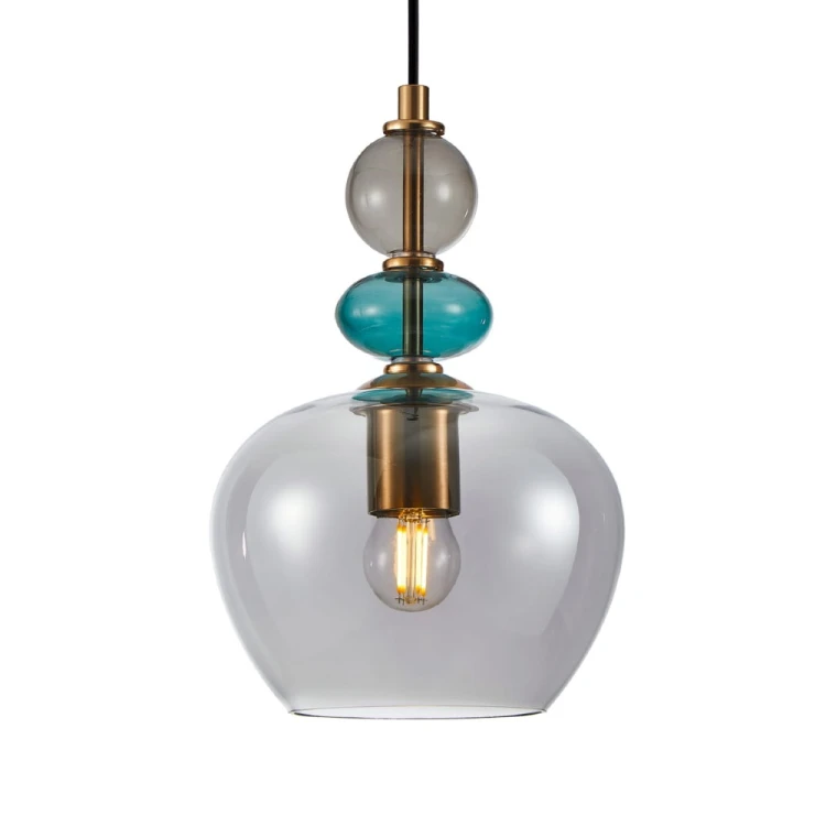 Elegancka lampa wisząca BUSCO doskonale wpisuje się w aranżacje glamour, modern classic i art déco. Smukła forma, regulowana wysokość oraz oprawka E27 sprawiają, że jest praktycznym i dekoracyjnym elementem wyposażenia.