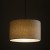 Elegancka lampa wisząca VELLUM zachwyca minimalistycznym designem i ciepłą kolorystyką. Beżowy abażur skutecznie rozprasza światło, tworząc komfortowe warunki do wypoczynku. Idealna do wnętrz glamour, japandi i modern classic.