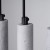 Lampa wisząca PASTELO 5L Sollux łączy naturalny beton z minimalistyczną formą. Pięć smukłych tub zawieszonych na czarnej listwie tworzy nowoczesną dekorację świetlną idealną do jadalni, kuchni i salonu.