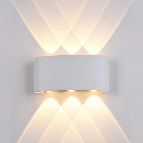 Kinkiet zewnętrzny GILBERTO Italux PL-232W to biała lampa elewacyjna LED 6W, która świeci w górę i w dół. Zapewnia 420 lm i ciepłą barwę 3000K. Aluminiowa oprawa z IP54 sprawdzi się przy wejściu, na tarasie lub balkonie.