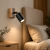 Lampa ścienna FAGER 1xGU10 to połączenie czarnej stali i naturalnego drewna. Ruchomy klosz umożliwia precyzyjne ustawienie kierunku światła. Model Sollux SL.1343 pasuje do wnętrz loftowych, nowoczesnych i skandynawskich.