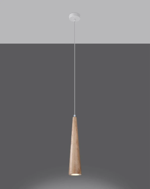 Lampa wisząca SULA 1-punktowa łączy jasne drewno z białym przewodem i okrągłą podsufitką. Smukły stożkowy klosz o wymiarach 8 × 38 cm zapewnia światło skierowane w dół. Oprawa GU10, IP20. Kod: SL.1100.