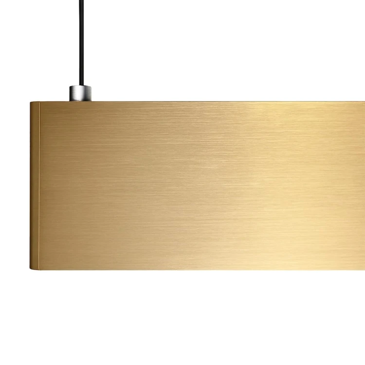 Nowoczesna lampa LINEA 36W LED zachwyca smukłą, złotą konstrukcją. Dwa cienkie przewody nadają jej lekki wygląd, a podłużna forma sprawdza się nad dużym stołem. Funkcja CCT umożliwia dopasowanie temperatury barwowej.