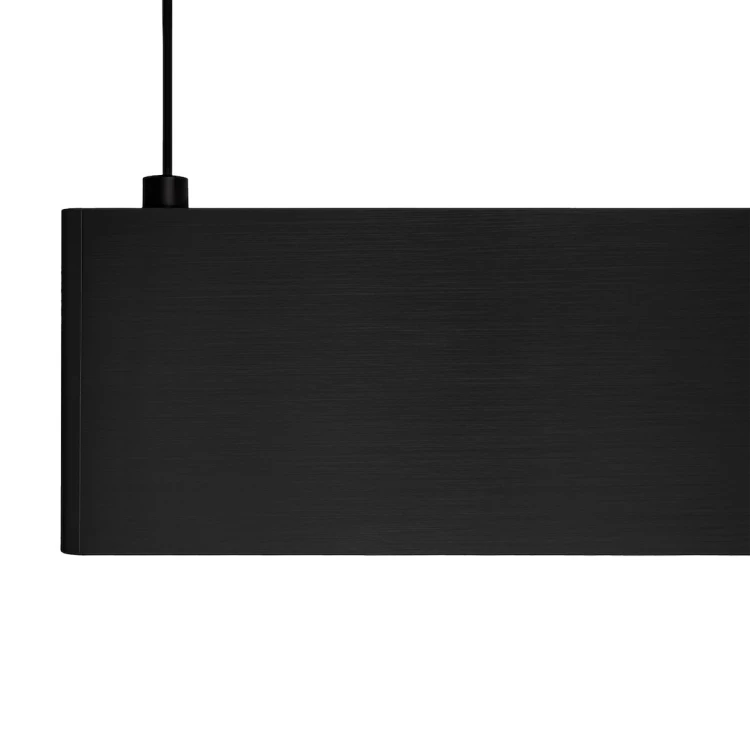 LINEA ML1784 to nowoczesna lampa sufitowa LED w czarnym kolorze. Podłużna konstrukcja doskonale prezentuje się nad stołem w jadalni lub wyspą kuchenną. Zintegrowane źródło 36W oferuje wygodną zmianę barwy światła CCT.