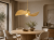 Złota lampa KAPELLO 1xE27 Sigma to designerskie oświetlenie z asymetrycznym kloszem Ø76 cm. Możliwość skrócenia zawieszenia ułatwia dopasowanie oprawy do jadalni, salonu lub holu urządzonego w eleganckim stylu.