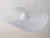 KAPELLO Sigma 32337 to duża lampa sufitowa z organicznym, falującym kloszem. Białe wykończenie nadaje jej lekkość, a miedziany spód pięknie odbija światło. Możliwość skrócenia zawieszenia ułatwia dopasowanie oprawy.