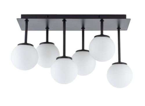 Lampa sufitowa TULIA 6xG9 Sigma 33501 łączy czarną, matową oprawę z sześcioma białymi kulami ze szkła. Plafon o wysokości 25 cm i szerokości 42 cm sprawdzi się w salonie, jadalni, sypialni, kuchni lub gabinecie.