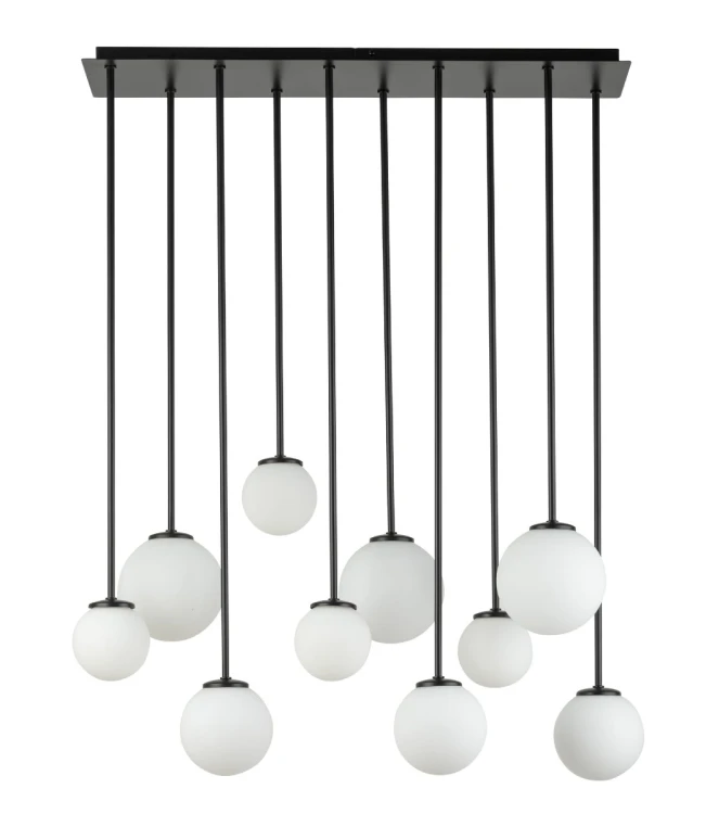 Lampa sufitowa TULIA 10xG9 Sigma 33491 łączy czarną oprawę z dziesięcioma białymi kulami w trzech rozmiarach. Model o szerokości 75 cm i wysokości 90 cm sprawdzi się nad stołem, wyspą kuchenną lub w wysokim salonie.