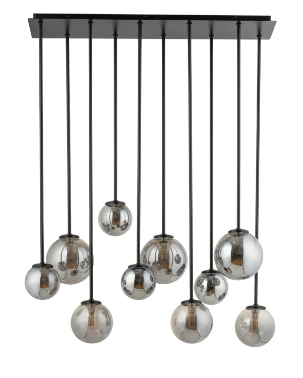 Lampa sufitowa TULIA 10xG9 Sigma 33490 łączy czarną oprawę z dziesięcioma dymionymi kulami w trzech rozmiarach. Model o szerokości 75 cm i wysokości 90 cm sprawdzi się nad stołem, wyspą lub w wysokim salonie.