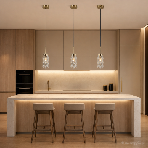 ZORTA PND-33588-1-HBR to elegancka lampa wisząca z kryształowym kloszem i złotymi detalami. Ma średnicę 8 cm i wysokość 120 cm. Można zawiesić ją pojedynczo lub stworzyć zestaw kilku lamp nad stołem albo wyspą.