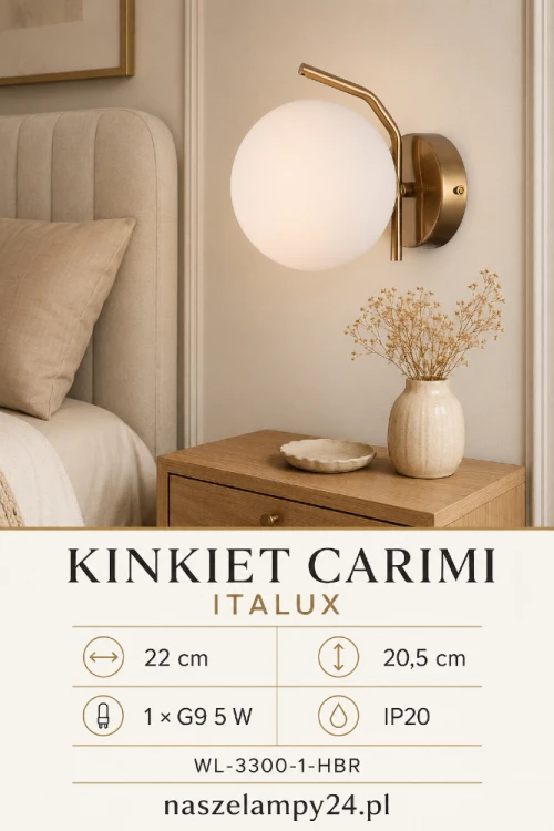 CARIMI Italux to nowoczesny kinkiet z białym kulistym kloszem i wygiętym stelażem w kolorze miodowego mosiądzu. Kompaktowe wymiary 22 × 20,5 cm sprawiają, że doskonale pasuje na ścianę obok łóżka lub lustra.