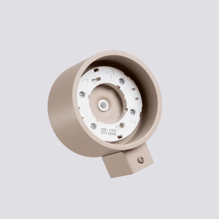 Minimalistyczny kinkiet MODO taupe wprowadzi do wnętrza spokojny, nowoczesny charakter. Wymienne źródło światła GX53 LED i efekt świecenia góra–dół sprawiają, że lampa łączy dekoracyjny wygląd z praktycznym zastosowaniem.