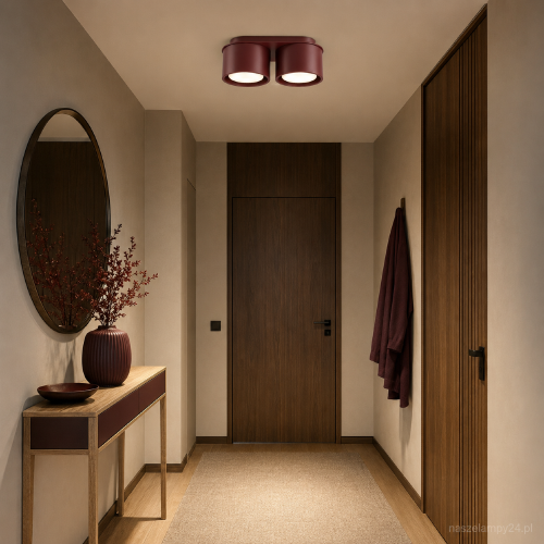 Bordowy plafon MODO SL.2455 marki Sollux posiada dwie oprawki GX53. Minimalistyczna konstrukcja montowana bezpośrednio przy suficie sprawdzi się w przedpokoju, sypialni lub gabinecie. Wymiary 21 × 10 × 8 cm, IP20.
