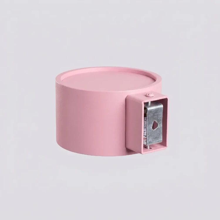 Pastelowy kinkiet MODO Pink SL.2465 to stylowa lampa ścienna do pokoju dziecięcego, sypialni lub garderoby. Wymienne źródło światła GX53 pozwala dobrać jego moc i barwę. Kompaktowe wymiary oprawy wynoszą 10 × 12 × 6 cm.