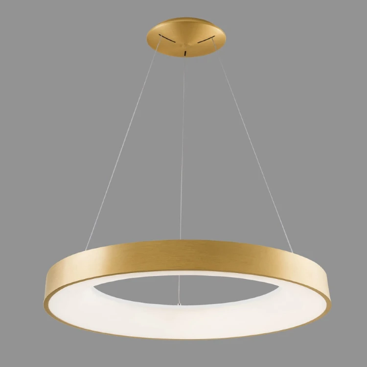 Lampa GIULIA Italux w kolorze szczotkowanego złota efektownie oświetli salon, jadalnię lub kuchnię. Duży ring o średnicy 80 cm oferuje LED 80W, 4400 lm i barwę 3000K. Regulowana wysokość oraz ściemnianie zwiększają komfort użytkowania.