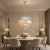 Kryształowy żyrandol CARISMA 9xE14 to efektowna lampa glamour do salonu i jadalni. Geometryczna obręcz w kolorze chromu, średnica 50 cm oraz kaskada kryształów tworzą elegancką dekorację wnętrza.