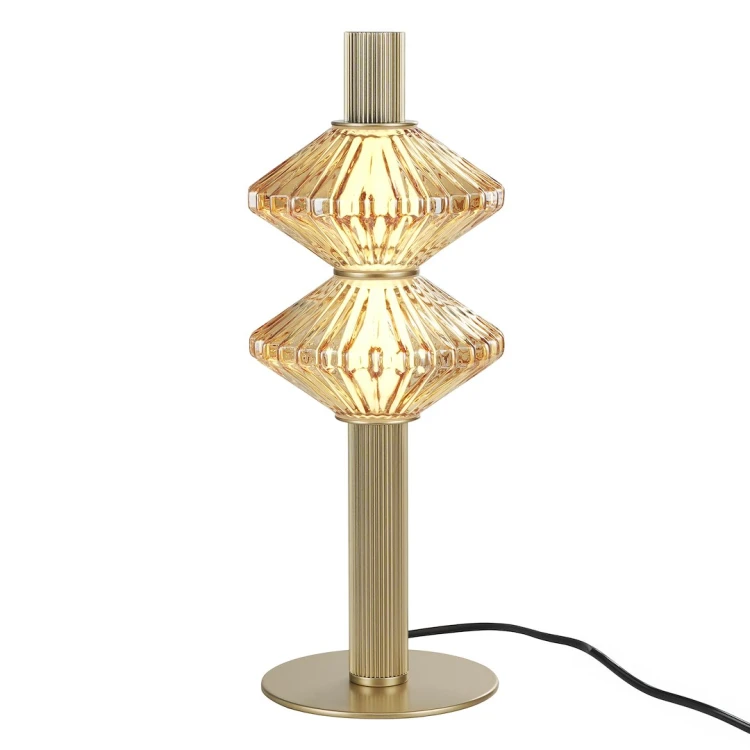 Złota lampka stołowa LED PADRE ML2801 Milagro z dwoma fasetowanymi kloszami. Moc 9W, 540 lm i ciepłe światło 3000K. Wysokość 38 cm. Tworzy dekoracyjne refleksy na ścianie i pięknie prezentuje się w salonie lub sypialni.