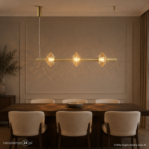Lampa wisząca PADRE ML2799 w złotym kolorze ma trzy szklane klosze i 80 cm szerokości. LED 18W zapewnia 1080 lm ciepłego światła 3000K. Regulowana wysokość 30–140 cm ułatwia montaż nad stołem, wyspą kuchenną lub barkiem.