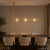 Lampa wisząca PADRE ML2799 w złotym kolorze ma trzy szklane klosze i 80 cm szerokości. LED 18W zapewnia 1080 lm ciepłego światła 3000K. Regulowana wysokość 30–140 cm ułatwia montaż nad stołem, wyspą kuchenną lub barkiem.