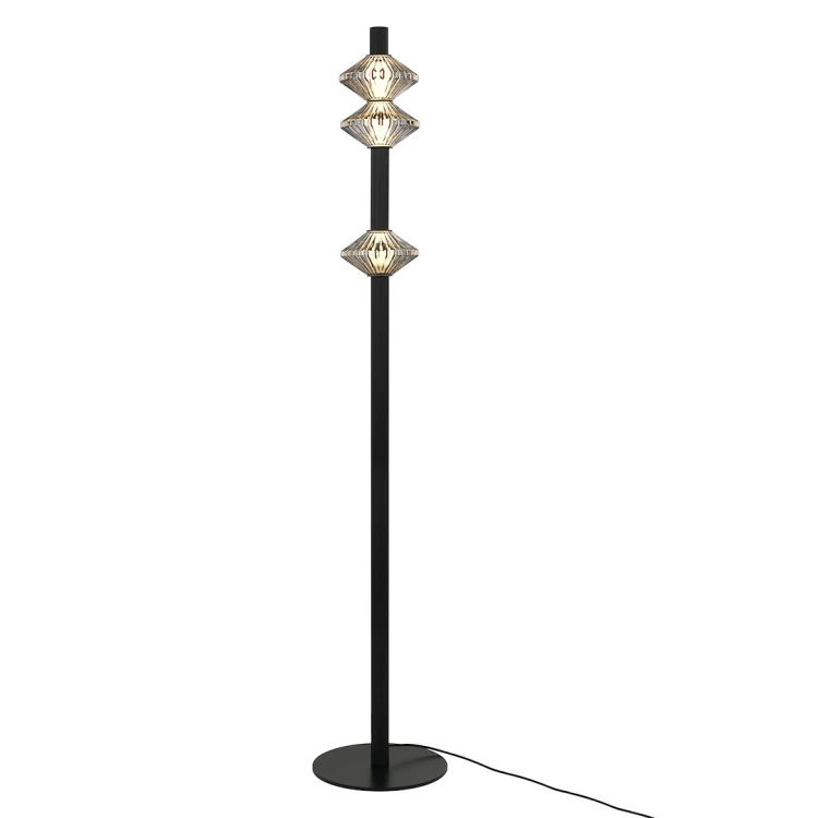 Czarna lampa podłogowa LED PADRE ML2802 Milagro ma trzy fasetowane szklane klosze, które tworzą promieniste refleksy na ścianie. Moc 19 W, 1140 lm i ciepła barwa 3000 K zapewniają przyjemne oświetlenie salonu, sypialni lub gabinetu.