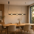 PADRE ML2798 to nowoczesna czarna lampa wisząca LED z trzema szklanymi kloszami. Szerokość 80 cm i regulowana wysokość 30–140 cm sprawdzą się nad stołem lub wyspą. Model oferuje 18 W, 1080 lm i ciepłe światło 3000 K.