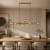ERIMIDA PND-2244-8A-AB Italux to lampa sufitowa z 8 bursztynowymi kloszami i oprawkami G9. Antyczny brąz podkreśla jej elegancką formę. Regulowana wysokość do 150 cm pozwala dopasować lampę nad stół lub wyspę.