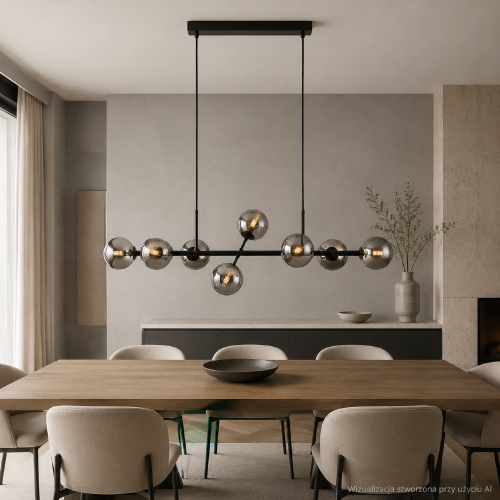 ERIMIDA PND-2244-8A-BL Italux to czarna lampa sufitowa z 8 dymionymi kloszami. Regulowana wysokość do 150 cm ułatwia dopasowanie jej nad stół lub wyspę. Industrialna forma pasuje do kuchni, jadalni i salonu.